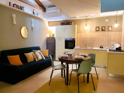 Cucina o angolo cottura di La Serenissima San Marco - Elegant 2BR with Roof Terrace