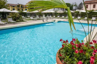 Piscina di Hotel Firenze o nelle vicinanze