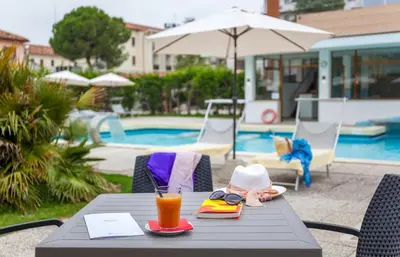 Piscina di Hotel Firenze o nelle vicinanze