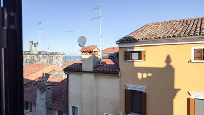 Vista generica sul mare o vista sul mare dall'interno dell'appartamento