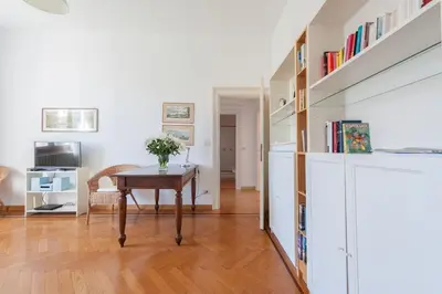 Biblioteca nell'appartamento