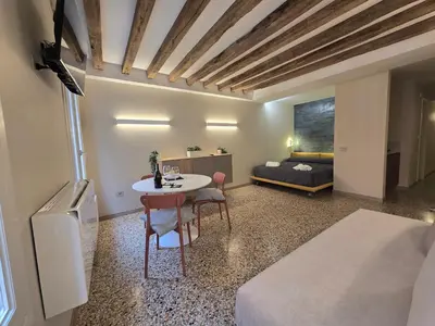 Letto o letti in una camera di Cozy Studio with Canal View
