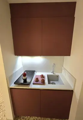 Cucina o angolo cottura di Cozy Studio with Canal View