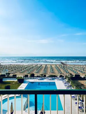 Vista generica sul mare o vista sul mare dall'interno dell'hotel