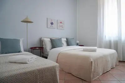 Letto o letti in una camera di Modern 9 pax Group Apt Mestre Stn Venice 4 Min
