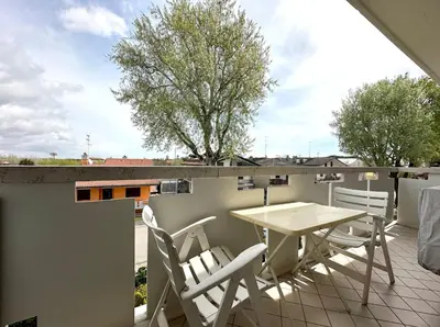 Balcone o terrazza di DB Residence con Piscina - Carraro Immobiliare - Family Apartments