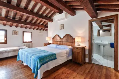 Letto o letti in una camera di Country house pisani 120SQM