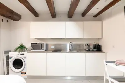 Cucina o angolo cottura di LONGA studio by Welc(H)ome
