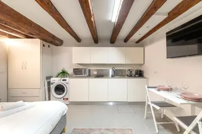 Cucina o angolo cottura di LONGA studio by Welc(H)ome