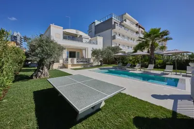 Piscina di Villa al Mare Apartments o nelle vicinanze