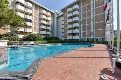 Piscina di Residence Vera 101 - Carraro Immobiliare - Family Apartments o nelle vicinanze