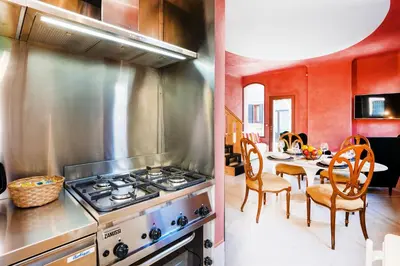 Cucina o angolo cottura di Appartamento di lusso con terrazza sull'acqua