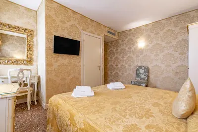 Letto o letti in una camera di Residence Ca' di Malta Arsenale by Wonderful Italy