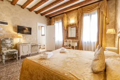 Letto o letti in una camera di Residence Ca' di Malta Arsenale by Wonderful Italy