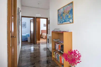 Biblioteca nell'appartamento
