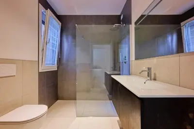 Bagno di Sun Village Apartments
