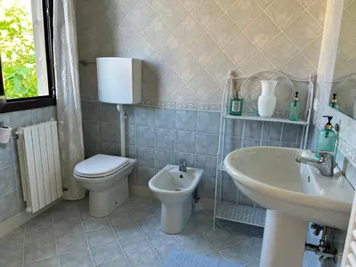 Bagno di Villa bifamiliare per famiglie con giardino.