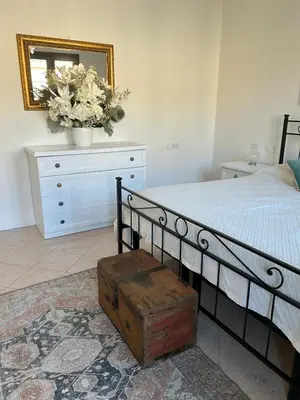 Letto o letti in una camera di Villa bifamiliare per famiglie con giardino.