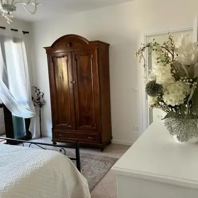 Villa bifamiliare per famiglie con giardino.