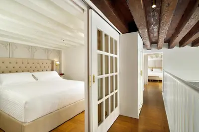 Letto o letti in una camera di Swan DolceVita Prestige Stay - Canal View & Exclusive Experience