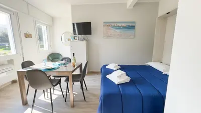 Letto o letti in una camera di Onda Blu House by Ca-Sa Check