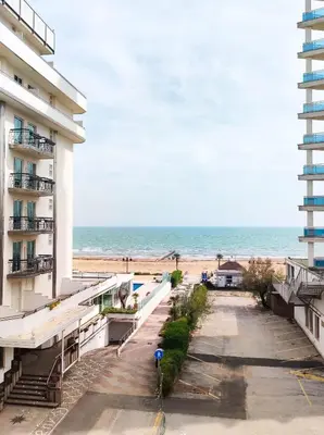 Vista generica sul mare o vista sul mare dall'interno dell'appartamento