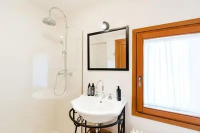 Bagno di 5 minuti da Rialto, intera palazzina Veneziana