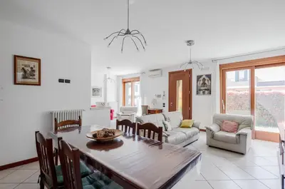 Area soggiorno di GuestHost - Sweety Kalimera House with Private Parking&Garden!