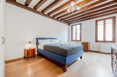 Letto o letti in una camera di GuestHost - Elegant Apartment near Piazza San Marco
