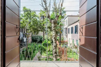 Giardino di GuestHost - Elegant Apartment near Piazza San Marco