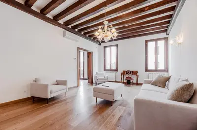 Area soggiorno di GuestHost - Elegant Apartment near Piazza San Marco