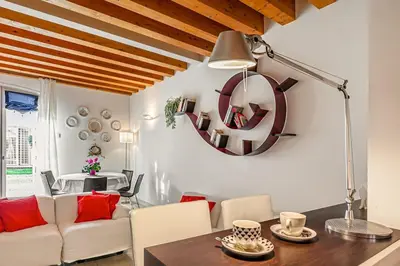 Area soggiorno di Three Floors Home