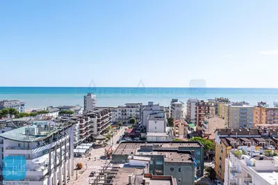 Vista generica sul mare o vista sul mare dall'interno dell'appartamento