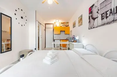 Letto o letti in una camera di Beachfront Studio Free Parking-Pool 50m from Sea