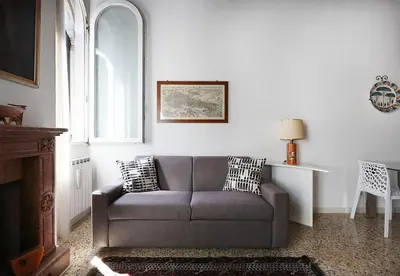 Area soggiorno di GuestHost - Casa del Mandolino - Cozy Apt near the Station!