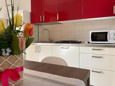 Cucina o angolo cottura di Lovely flat in the center of Rosolina Mare