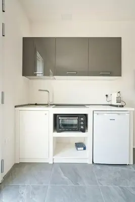 Cucina o angolo cottura di monolocale incantevole
