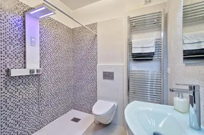 Bagno di Mini suite fronte mare piazza Mazzini