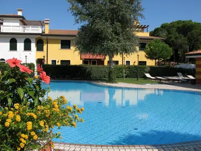 Piscina di Aceri Rossi family apartments o nelle vicinanze