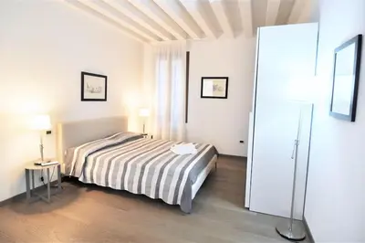 Letto o letti in una camera di Stylish apartment 100 meters from San Marco square