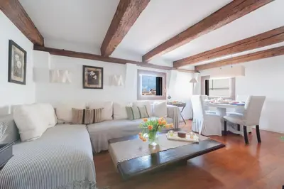 Area soggiorno di Ca' Fortuny, your nest on San Marco rooftops