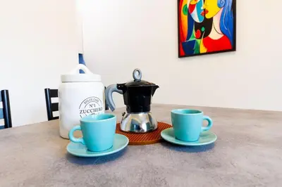Set per la preparazione di tè e caffè presso Modern Studio della Valle x2