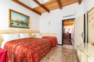Letto o letti in una camera di Ca' Luisa