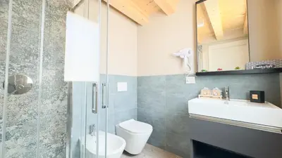 Bagno di Graceful Apartments Purgatory by Ca-Sa Check