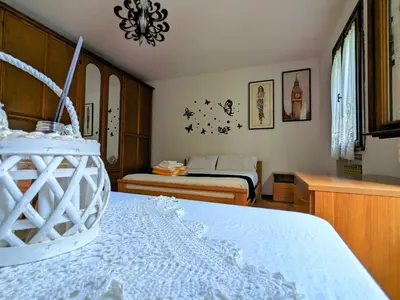 Letto o letti in una camera di Casa singola con spazio auto e giardino