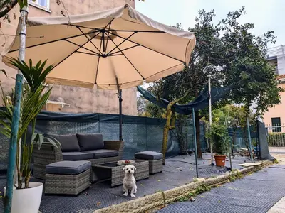 Area soggiorno di Casa singola con spazio auto e giardino
