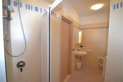 Bagno di Bright apartment surrounded by greenery