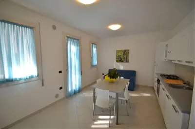 Cucina o angolo cottura di Modern downtown flat near the beach