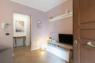 TV o dispositivi per l'intrattenimento presso EnJoy Home - Appartamento elegante con giardino