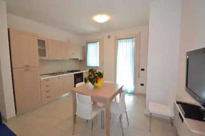 Cucina o angolo cottura di Two-Bedroom Apartment Rosolina Mare near Sea 9